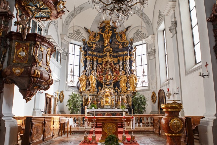 a vase of flowers sitting on top of a building